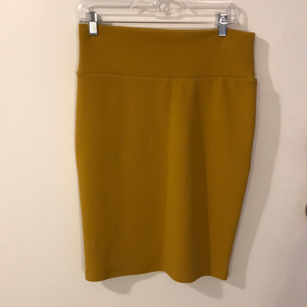 Brand new mustard Lularoe Cassie medium